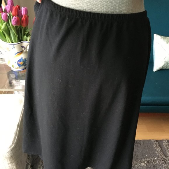 Easy care elegant skirt - Picture 3 of 4